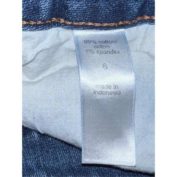 Maurices Mid Rise Denim Light Wash Shorts Size 6 #44 - Picture 2 of 5